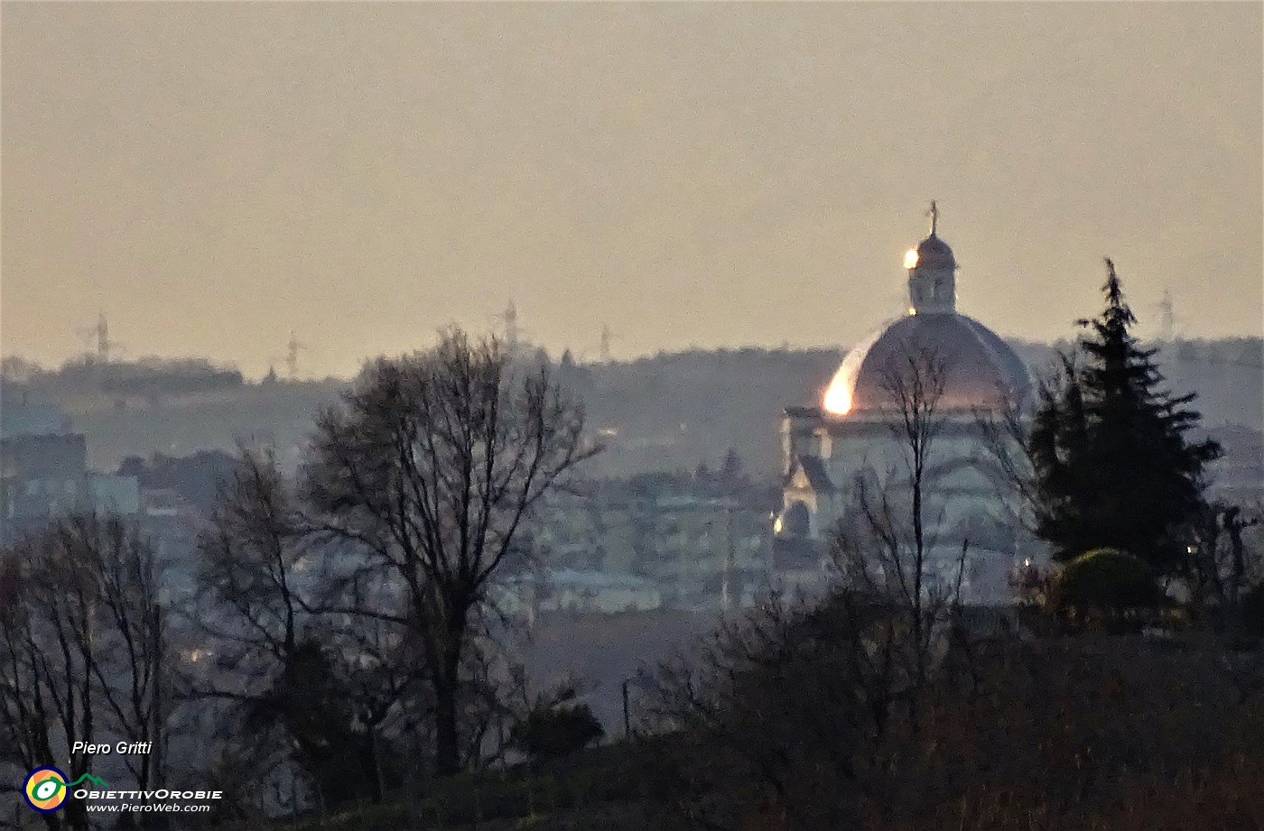 85 Maxi Zoom sulla cupola in rama della Chiesa di Calusco d'Adda.JPG -                                